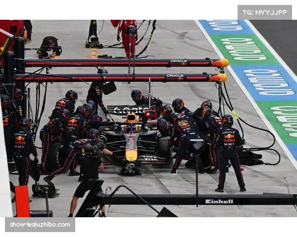 F1技术代表对赛车底板厚度测量采用精密仪器 F1技术代表对赛车底板厚度测量采用精密仪器